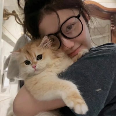 随盲柳入眠的女人